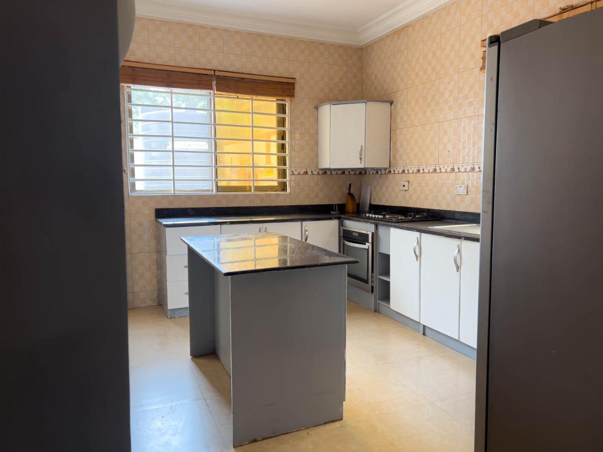 T'S Place Adenta المظهر الخارجي الصورة